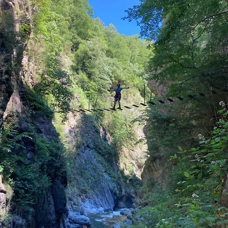 Happy Pyrenees Kamp alanı