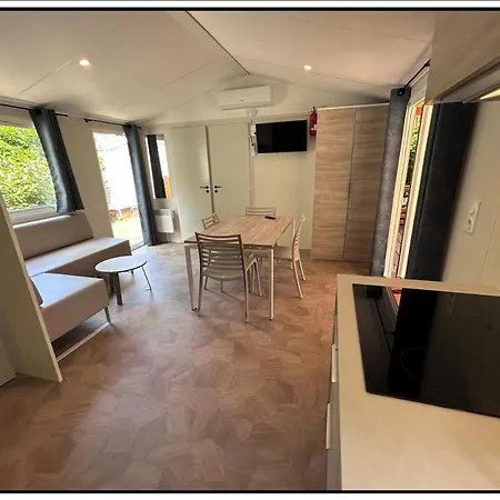 Happy Pyrenees Kamp alanı 2*